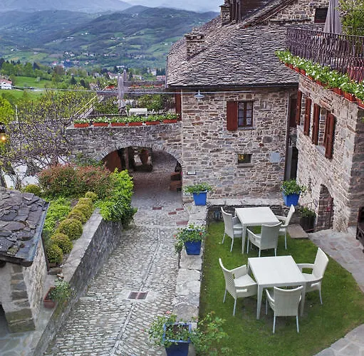 Casa di campagna Borgo Casale Albareto (Parma)